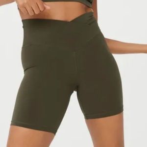Aerie offline biker shorts size medium dark green color